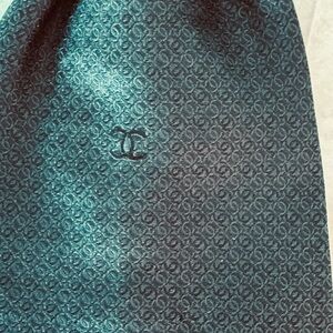 CHANEL Fabulous ladies tie, 100% Silk, original box and bow, black